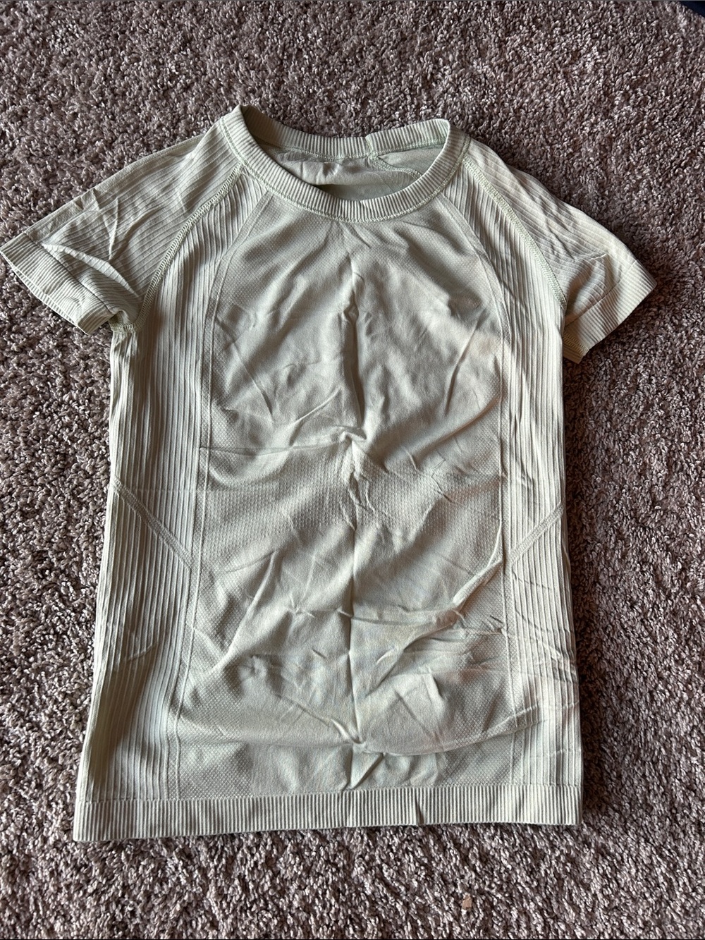Women’s Short Sleeve Seamless Top in Light Cream